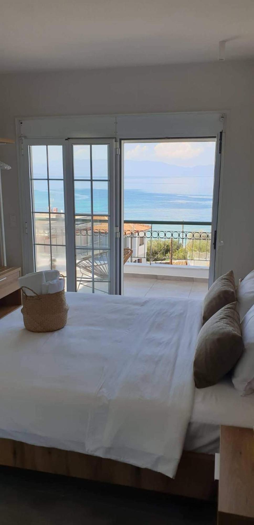 Villa Eleni Greece - Wonderful Sea View Studios Néa Róda Eksteriør bilde
